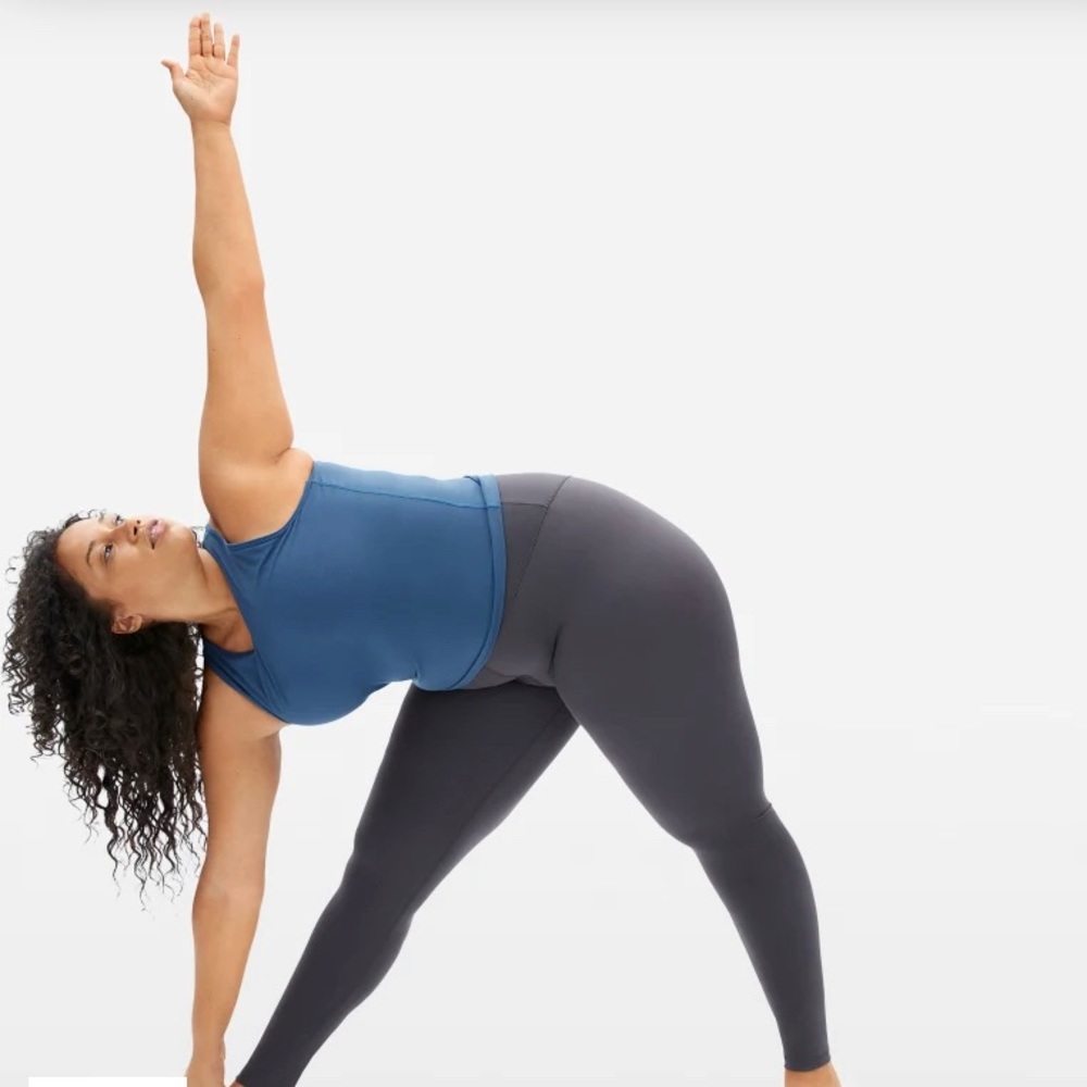Everlane Perform Legging in Ink Grey